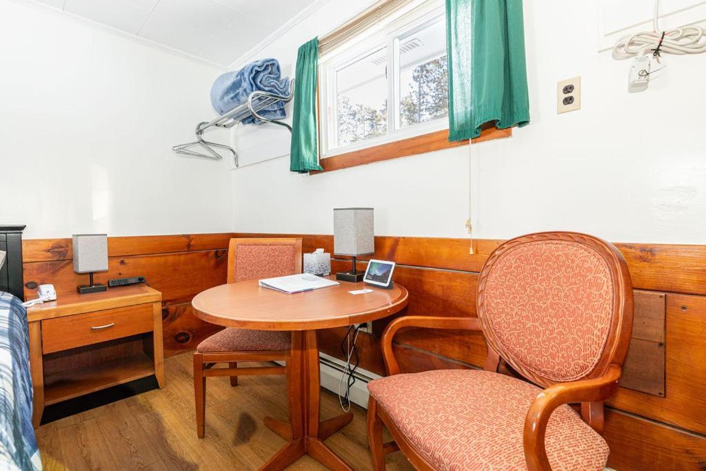 West Bethel Motel エクステリア 写真