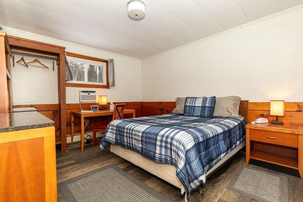 West Bethel Motel エクステリア 写真
