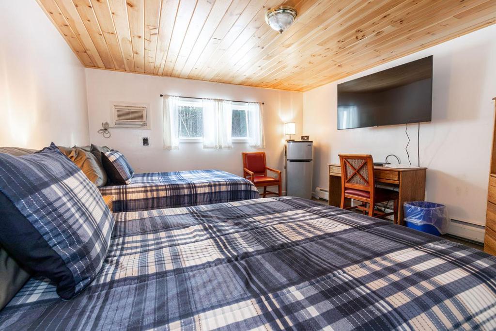 West Bethel Motel エクステリア 写真